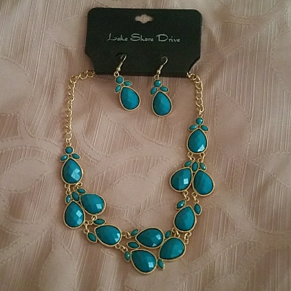 Necklace and earring set. Turquoise color